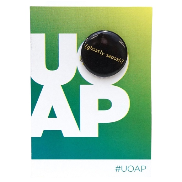 2020 Universal Studios Orlando UOAP Passholder Button - Ghostly Swoosh - Picture 1 of 1